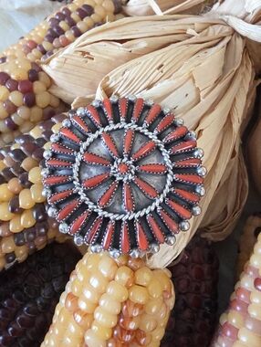 Beautiful Native American Zuni Petit-Point Coral Inlaid Pin/Pendant ❤️🎁🩶